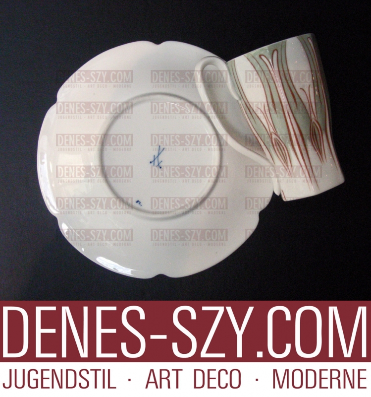 MEISSEN JUGETasse à café et soucoupe en porcelain Art Nouveau, du service motif crocus, 2ème variante de décor en vert menthe et rouge rouille, Conception: Konrad Hentschel 1897, Exécution: Meissen, Allemagne vers 1900/05NDSTIL, Kaffeetasse, Krokusmuster Variante ZWEI