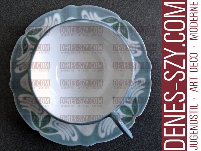 tazza da te in porcellana di Meissen epoca liberty decoro di trifoglie