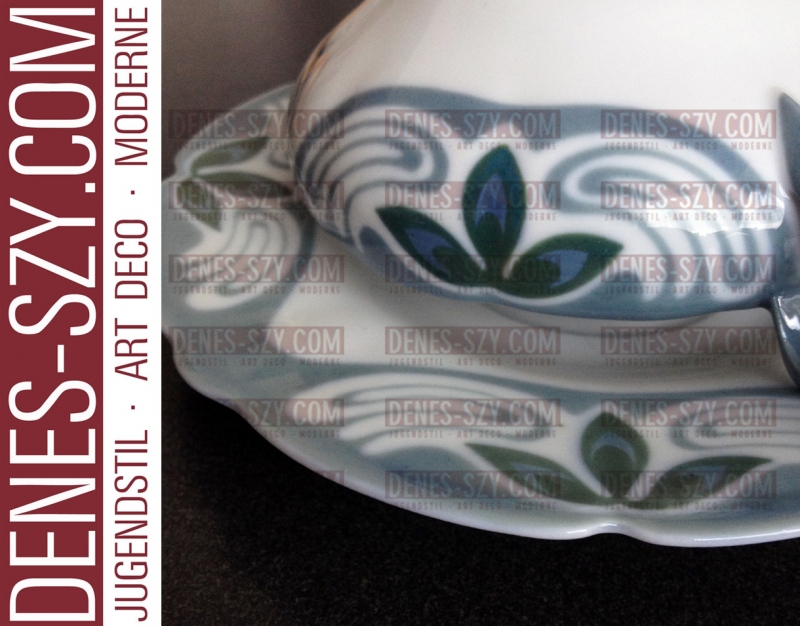 tazza da te in porcellana di Meissen epoca liberty decoro di trifoglie