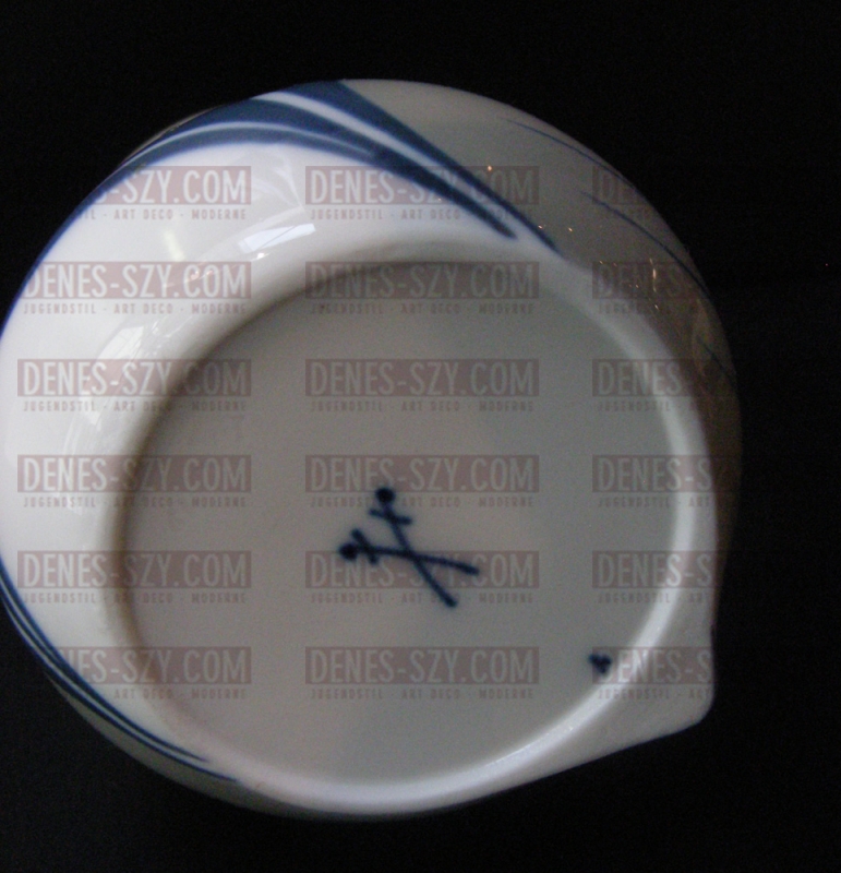 Tasse à cacao / tasse à chocolat Meissen Art Nouveau, Porcelaine Art Nouveau de Meissen, Motif 'Saxonia', Conception: Otto Eduard Voigt, mars 1904, Exécution: Koenigliche Porzellan Manufaktur Meissen vers 1904-10. Allemagne