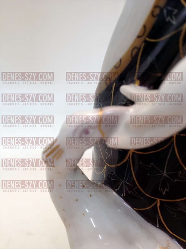 Indian woman with peacock from the 'wedding procession', Design: Adolf Amberg, October 1908 - 1910, Execution: Königliche Porzellan-Manufaktur Berlin, KPM Berlin 1912