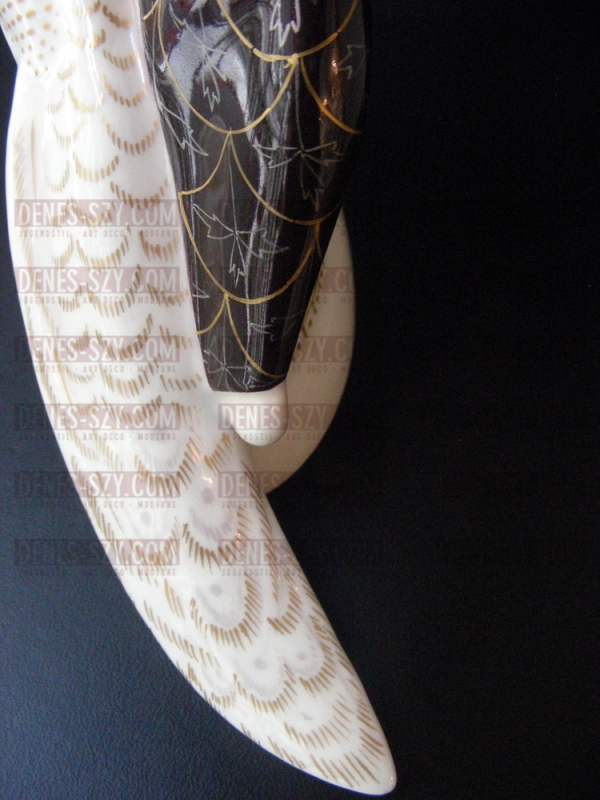 Indian woman with peacock from the 'wedding procession', Design: Adolf Amberg, October 1908 - 1910, Execution: Königliche Porzellan-Manufaktur Berlin, KPM Berlin 1912