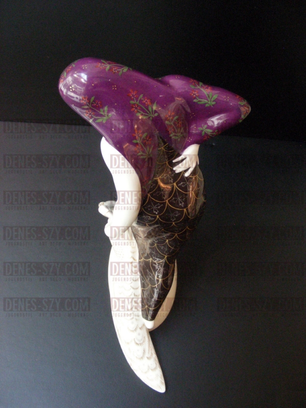 Indian woman with peacock from the 'wedding procession', Design: Adolf Amberg, October 1908 - 1910, Execution: Königliche Porzellan-Manufaktur Berlin, KPM Berlin 1912