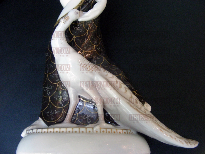 Indian woman with peacock from the 'wedding procession', Design: Adolf Amberg, October 1908 - 1910, Execution: Königliche Porzellan-Manufaktur Berlin, KPM Berlin 1912