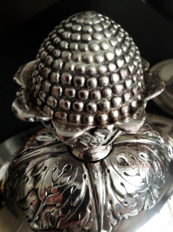 Terrine à couvercle classique en argent, Berlin environ 1780