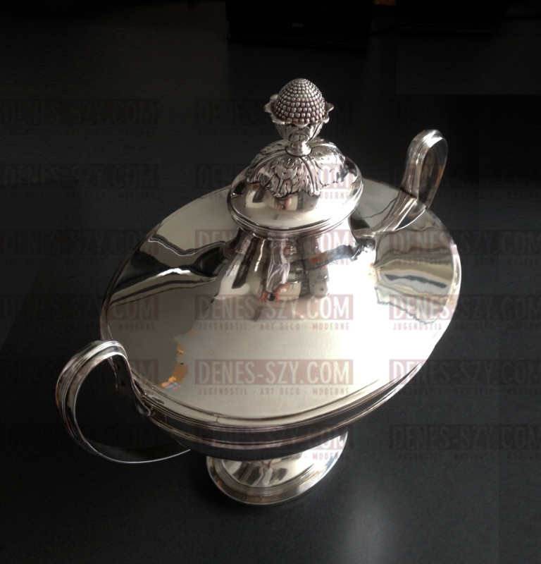 Terrine à couvercle classique en argent, Berlin environ 1780