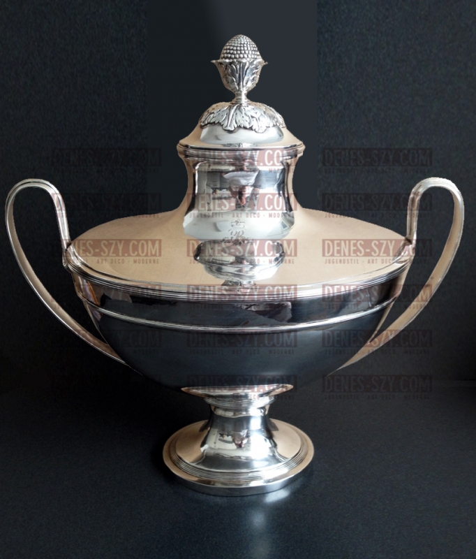 Terrine à couvercle classique en argent, Berlin environ 1780