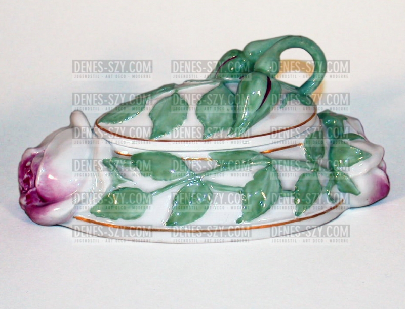 Boîte à aiguilles d'un ensemble de toilette, Meißen 1906, Service de toilette pour chambre de dames, porcelaine de Meissen Art Nouveau, Design: Heinrich Vogeler (peintre, graphiste, architecte) 1905, Co-fondateur de la colonie d'artistes Worpswede - Museum Barkenhoff, Exécution: Manufacture royale de porcelaine Meißen, vers 1905/10