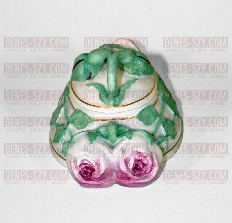 Boîte à aiguilles d'un ensemble de toilette, Meißen 1906, Service de toilette pour chambre de dames, porcelaine de Meissen Art Nouveau, Design: Heinrich Vogeler (peintre, graphiste, architecte) 1905, Co-fondateur de la colonie d'artistes Worpswede - Museum Barkenhoff, Exécution: Manufacture royale de porcelaine Meißen, vers 1905/10