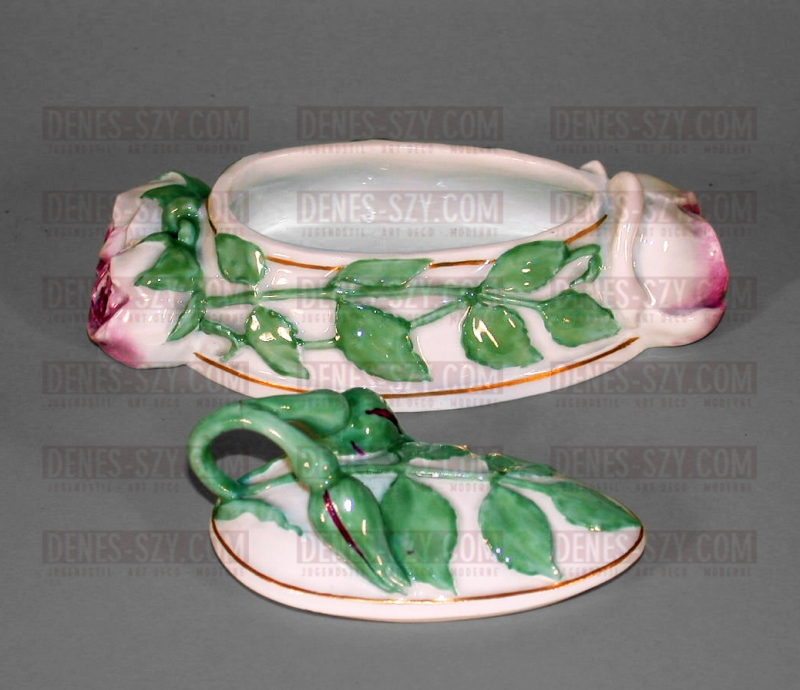 Boîte à aiguilles d'un ensemble de toilette, Meißen 1906, Service de toilette pour chambre de dames, porcelaine de Meissen Art Nouveau, Design: Heinrich Vogeler (peintre, graphiste, architecte) 1905, Co-fondateur de la colonie d'artistes Worpswede - Museum Barkenhoff, Exécution: Manufacture royale de porcelaine Meißen, vers 1905/10