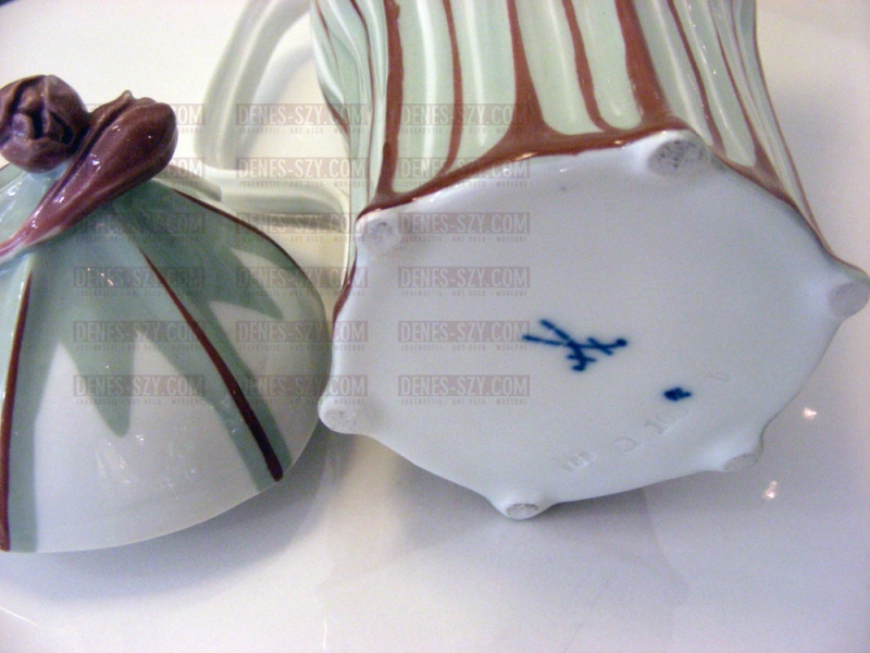 Meissen German Art Nouveau porcelain Crocus 1 pattern coffee pot