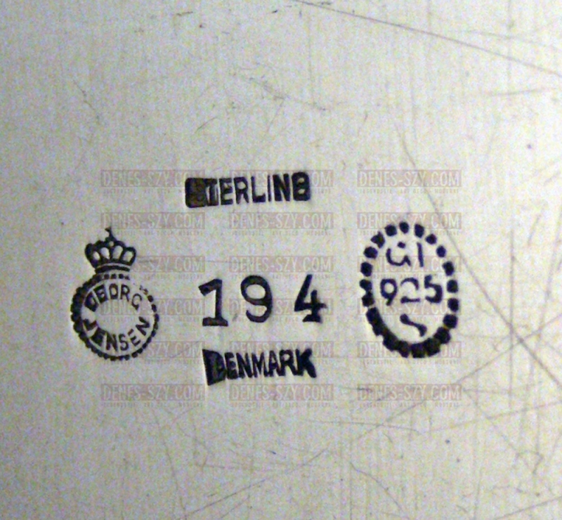 Porte-bloc-notes # 194, Marques: Sterling Denmark, G.J 925 dans un ovale vertical et timbre couronne 1925-1932, Design: Johan Rohde vers 1925?, Exécution: Orfèvres Georg Jensen, Copenhague 1925-32, argent sterling