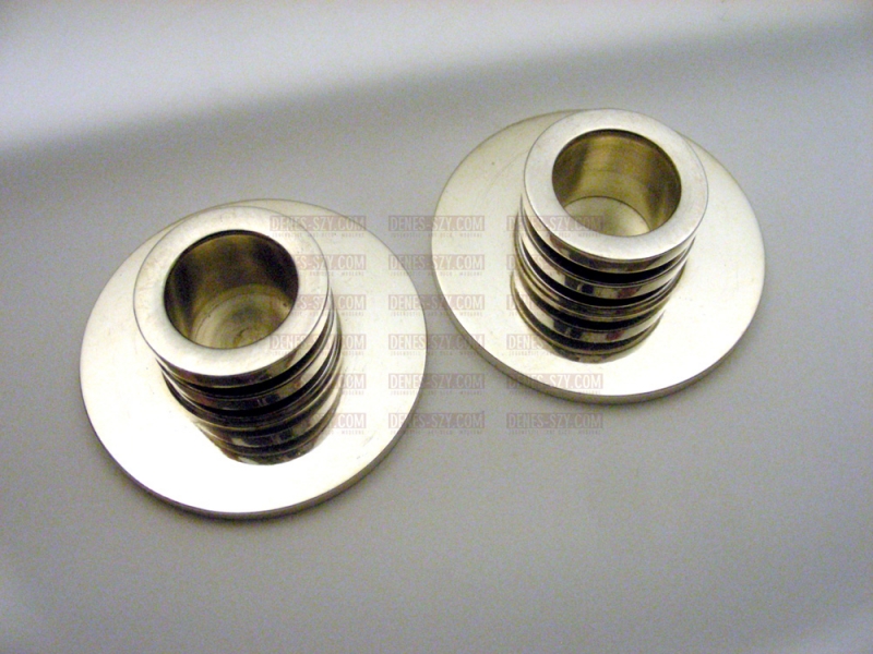 petit "lustre à disque" # 747, motif PYRAMIDE, Conception: Harald Nielsen vers 1932, Exécution: Georg Jensen orfèvres, Copenhague 1933-44, argent sterling