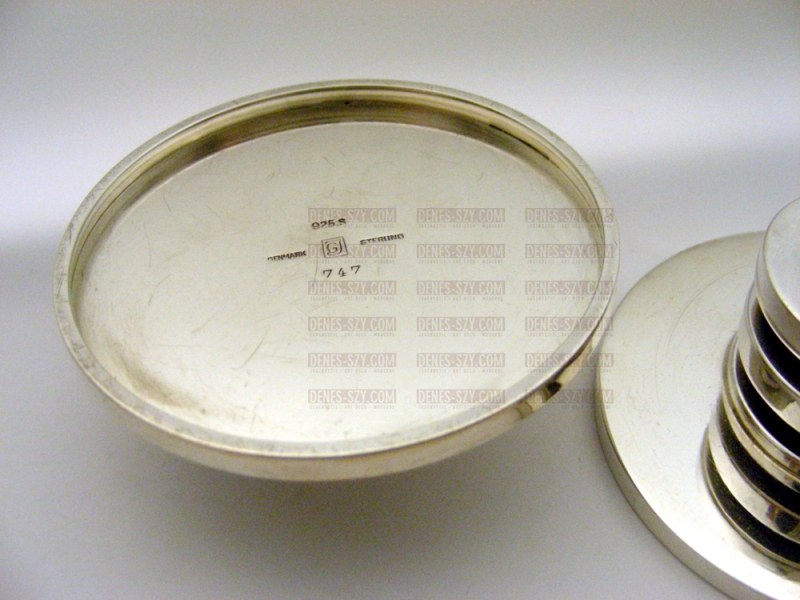 petit "lustre à disque" # 747, motif PYRAMIDE, Conception: Harald Nielsen vers 1932, Exécution: Georg Jensen orfèvres, Copenhague 1933-44, argent sterling