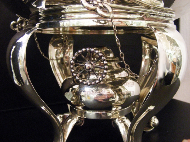 Machine à thé XXL, bouilloire # 2 B, modèle MAGNOLIA / BLOSSOM, Conception: Georg Jensen 1905, Exécution: Orfèvres Georg Jensen, Copenhague 1933-44, Argent sterling, os