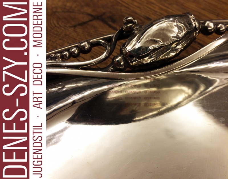 plateau de service rond, Motif Magnolia # 2, Conception: Georg Jensen 1905, Exécution: Georg Jensen orfèvres, Copenhague vers 1950 Danemark, Argent sterling