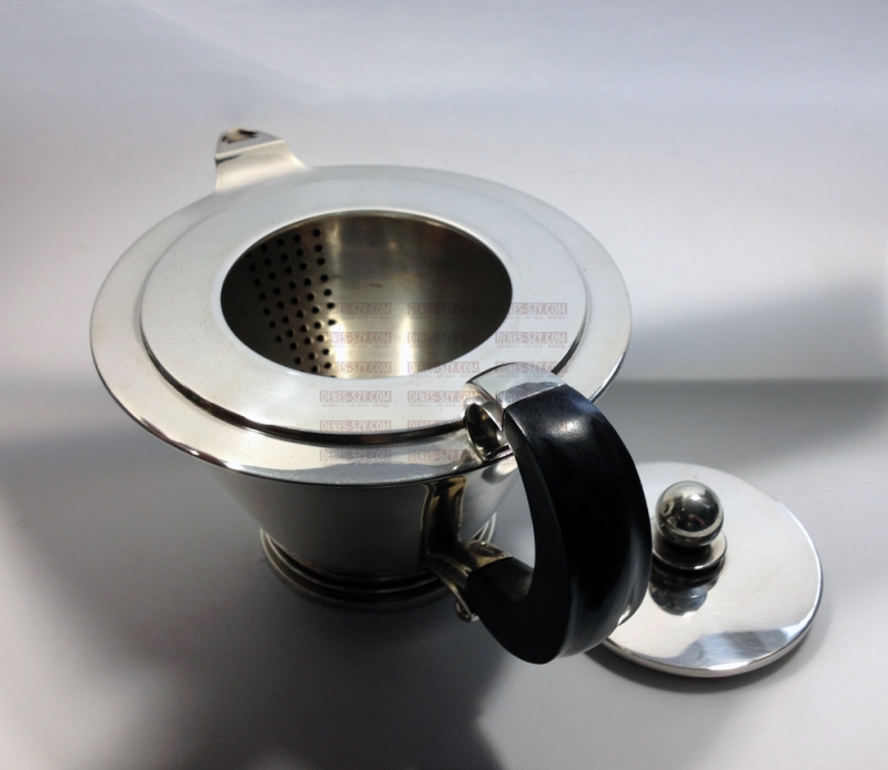 teiera 600 A in argento Sterling di Georg Jensen collezione piramide