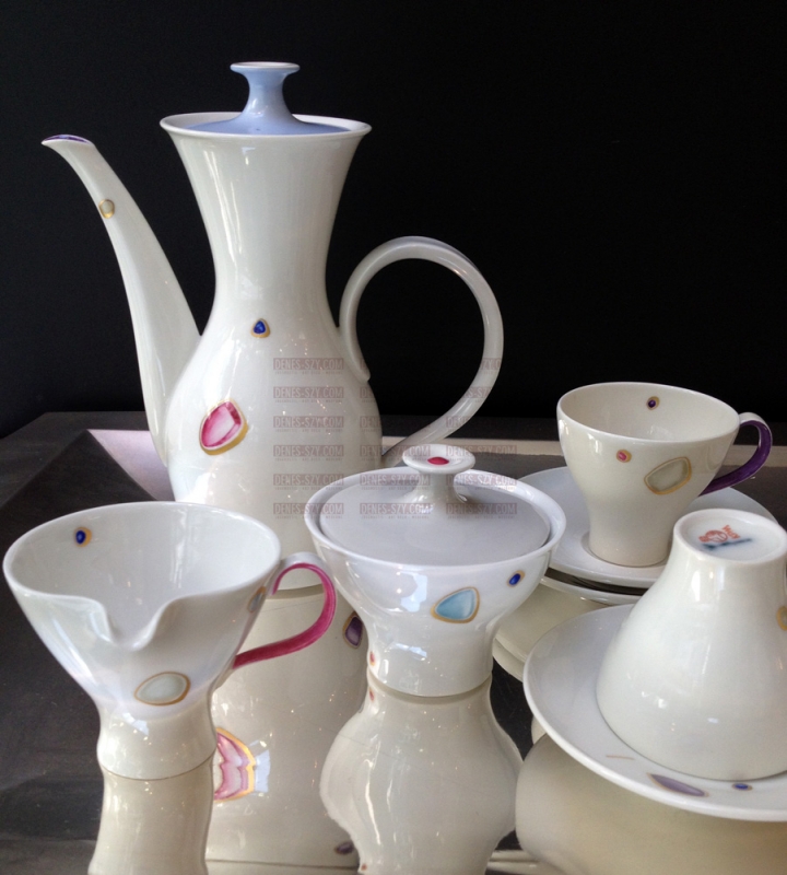 Service moka pour 6 personnes en porcelaine motif "Crocus" à décor pierres précieuses, Dessin: Hubert Griemert 1952, Siegrid von Unruh 1953, Exécution: KPM Berlin, 1950s, Allemagne
