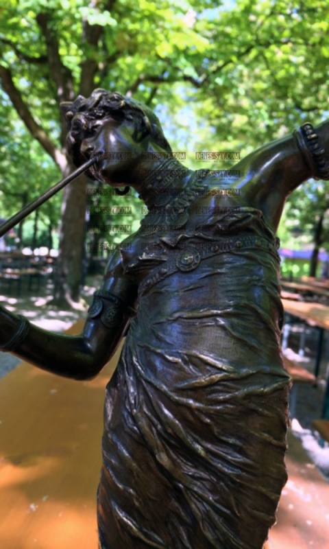 Bronze figure, oriental dancer by Franz Rosse