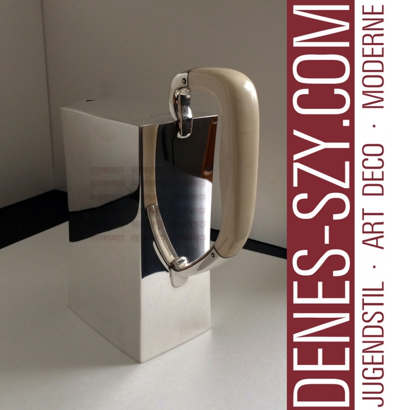 Brocca dell'acqua / brocca # 454, Design: Karl Gustav Hansen 1952, Esecuzione: Hans Hansen Silversmith, Kolding Denmark, Argento sterling, osso