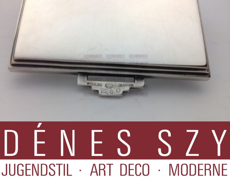 petit boîte à poudre avec miroir # 226 D, Conception: Henry Pilstrup vers 1927, Exécution: orfèvres Georg Jensen, Copenhague vers 1950, argent sterling