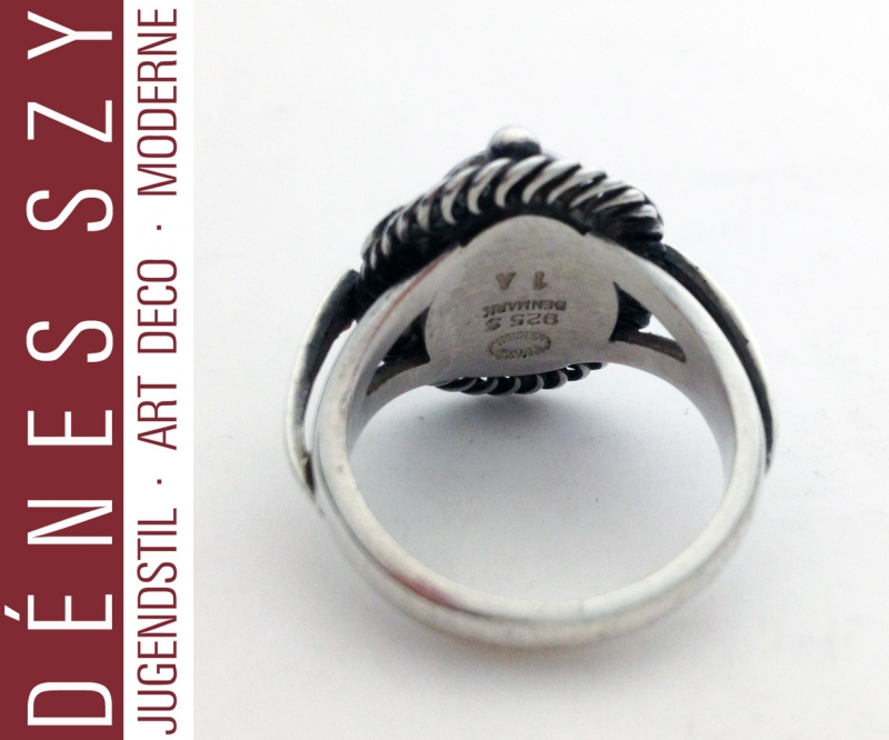 Bague en argent sterling avec CORAIL # 1A, Conception: Georg Jensen vers 1904-1906, Exécution: Georg Jensen orfèvres, vers 1950 Copenhague, Danemark, argent sterling