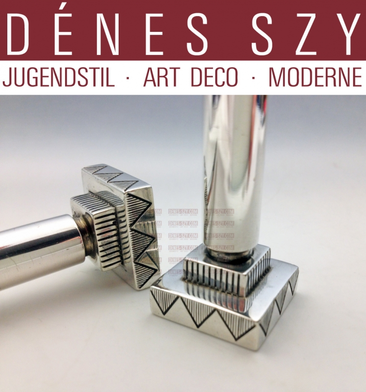Ensemble d'épices, Salière et poivrière et pot de moutarde, Motif: "Skyscraper" # 793, Conception: Jorgen Jensen (Jörgen Jensen) 1936, Exécution: les orfèvres Georg Jensen, Copenhague 1933-44 (moutarde) et environ 1950 (sel et poivre) Danemark, Argent sterling, argent 925