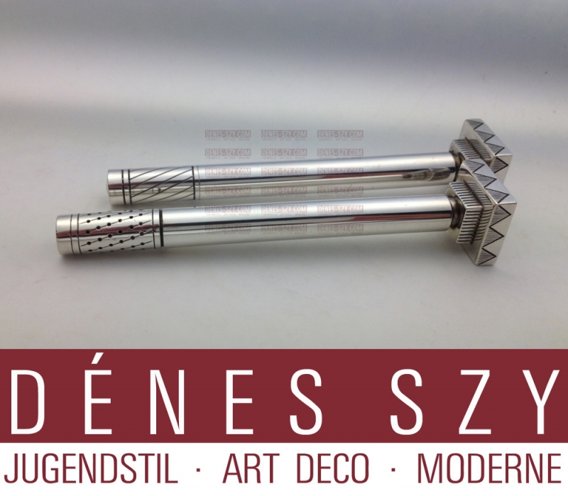 Ensemble d'épices, Salière et poivrière et pot de moutarde, Motif: "Skyscraper" # 793, Conception: Jorgen Jensen (Jörgen Jensen) 1936, Exécution: les orfèvres Georg Jensen, Copenhague 1933-44 (moutarde) et environ 1950 (sel et poivre) Danemark, Argent sterling, argent 925