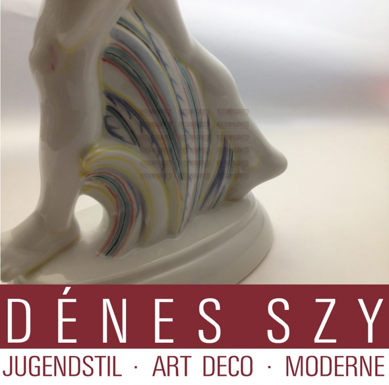 Figurine en porcelaine Art Nouveau, japonaise avec poisson du "train des noces", Exécution: KPM Berlin 1911, Conçu par Adolph Amberg 1904/05. Première formation du KPM Berlin de septembre 1908 à octobre 1910, Porcelaine avec peinture ART DECO exceptionnelle