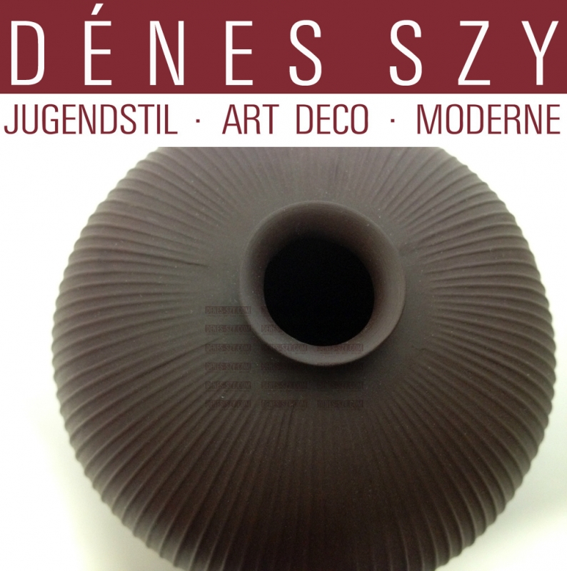 Spherical vase, basalt china, Design: Trude Petri 1937, Execution: State Porcelain Manufactory Berlin, KPM Berlin, Germany