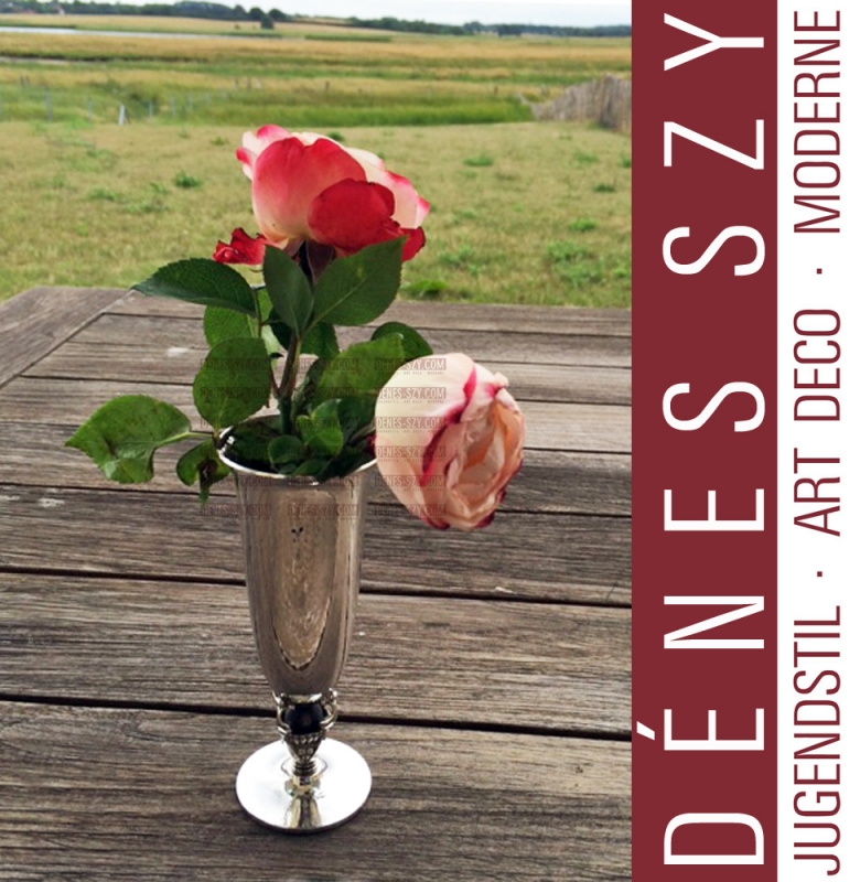 Petit vase # 572 A, modèle: KAKTUS / CACTUS, Dessin: Gundorph Albertus 1930, Exécution: orfèvres Georg Jensen, Copenhague environ 1950, argent sterling 925