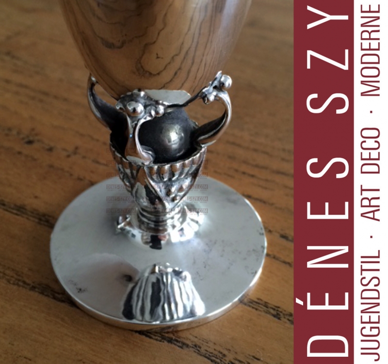 Petit vase # 572 A, modèle: KAKTUS / CACTUS, Dessin: Gundorph Albertus 1930, Exécution: orfèvres Georg Jensen, Copenhague environ 1950, argent sterling 925