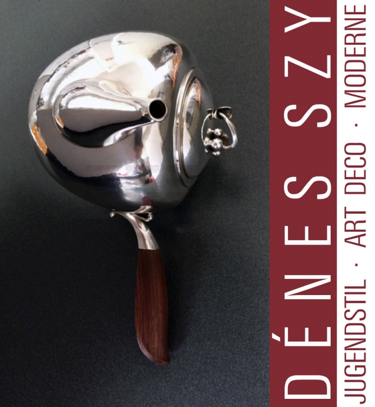 teiera in argento Sterling di Georg Jensen collezione piramida