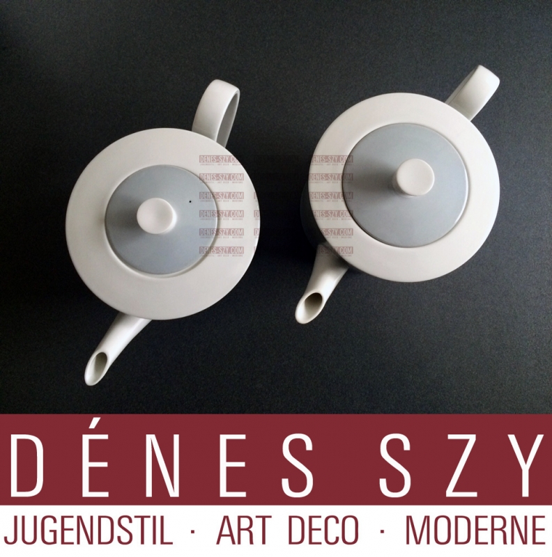 Théière avec médaillon en porcelaine bisque "Le jugement de Paris", Porcelaine, motif 'Arkadia' en gris, Design: Trude Petri et Siegmund Schütz 1938, Exécution: KPM Berlin