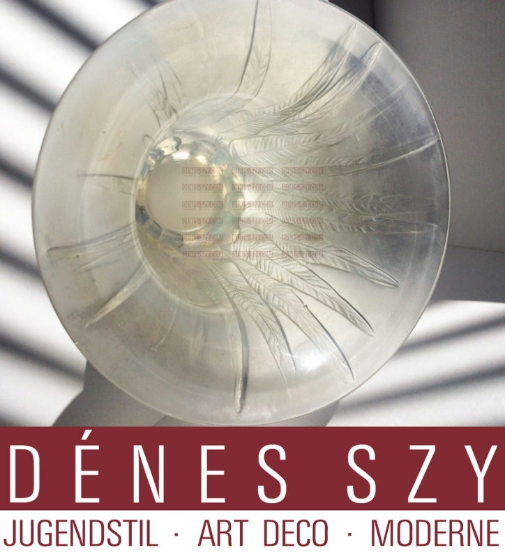 Rene Lalique ART DECO Vaso in vetro cristallo EUCALYPTUS da 1925, Modello No. 936 vetro cangiante