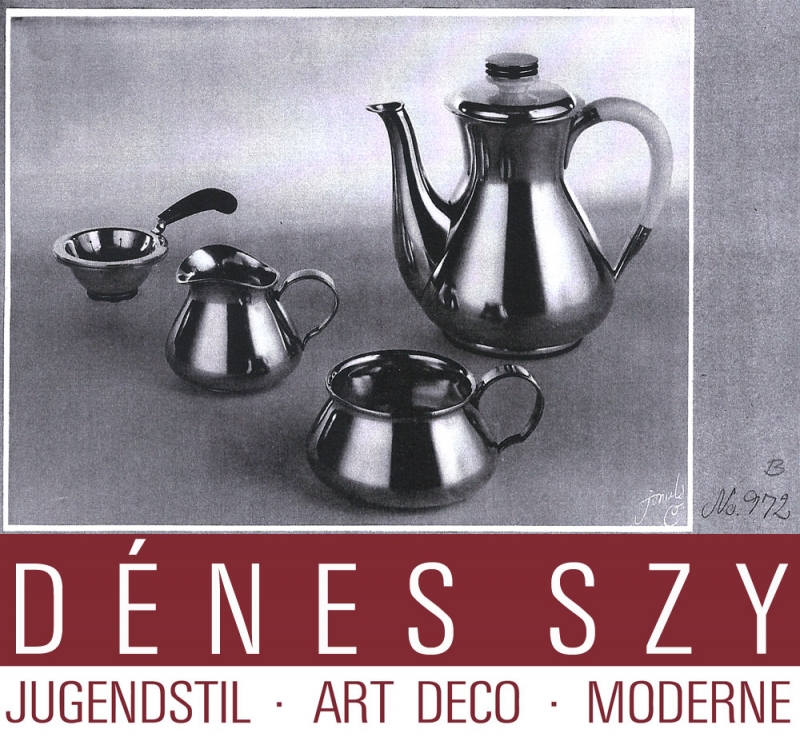 Passoire à thé avec soucoupe, Conception: Svend Weihrauch environ 1936/37, Exécution: orfèvres Frantz Hingelberg, Aarhus 1937/39, Danemark, argent sterling et ébène