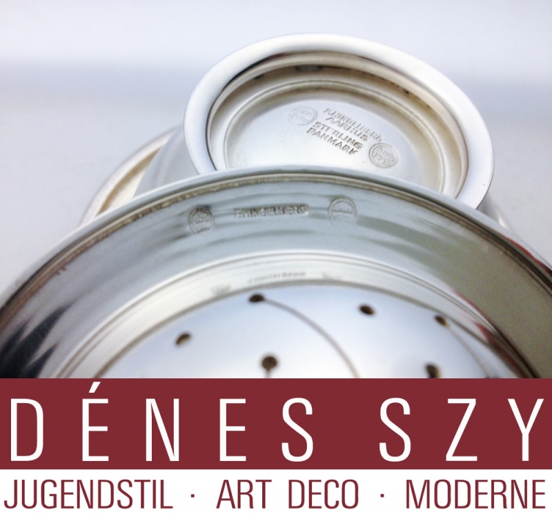 Passoire à thé avec soucoupe, Conception: Svend Weihrauch environ 1936/37, Exécution: orfèvres Frantz Hingelberg, Aarhus 1937/39, Danemark, argent sterling et ébène