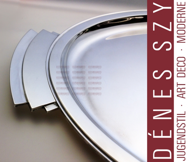 Grand plateau de service ovale en verre # 600 V, Motif: PYRAMIDE, Art déco danois en argent, fait main, Design: Harald Nielsen vers 1930/32, Exécution: orfèvres Georg Jensen, Copenhague 1945-1952, argent sterling