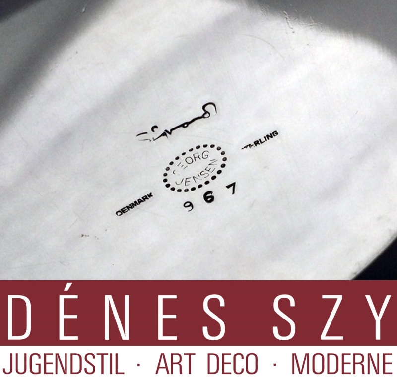 THÉIÈRE # 967, Modèle Bernadotte, Conception: Sigvard Bernadotte 1950, Exécution: orfèvres Georg Jensen, Copenhague environ 1950, argent sterling