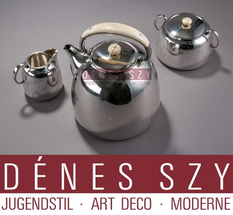 Variante XXL! Servizio da tè in argento sterling Hans Hansen XXL n. 356 teiera, lattiera e zuccheriera, Design: Karl Gustav Hansen 1944, Esecuzione: Hans Hansen argentieri, Kolding Danimarca 1947, Argento sterling