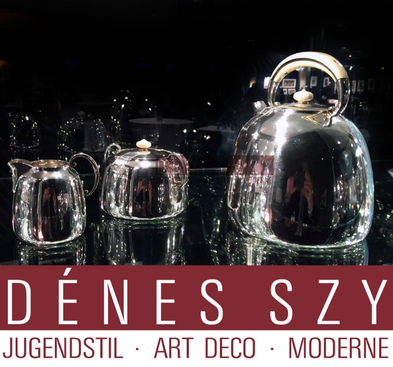 Variante XXL! Servizio da tè in argento sterling Hans Hansen XXL n. 356 teiera, lattiera e zuccheriera, Design: Karl Gustav Hansen 1944, Esecuzione: Hans Hansen argentieri, Kolding Danimarca 1947, Argento sterling