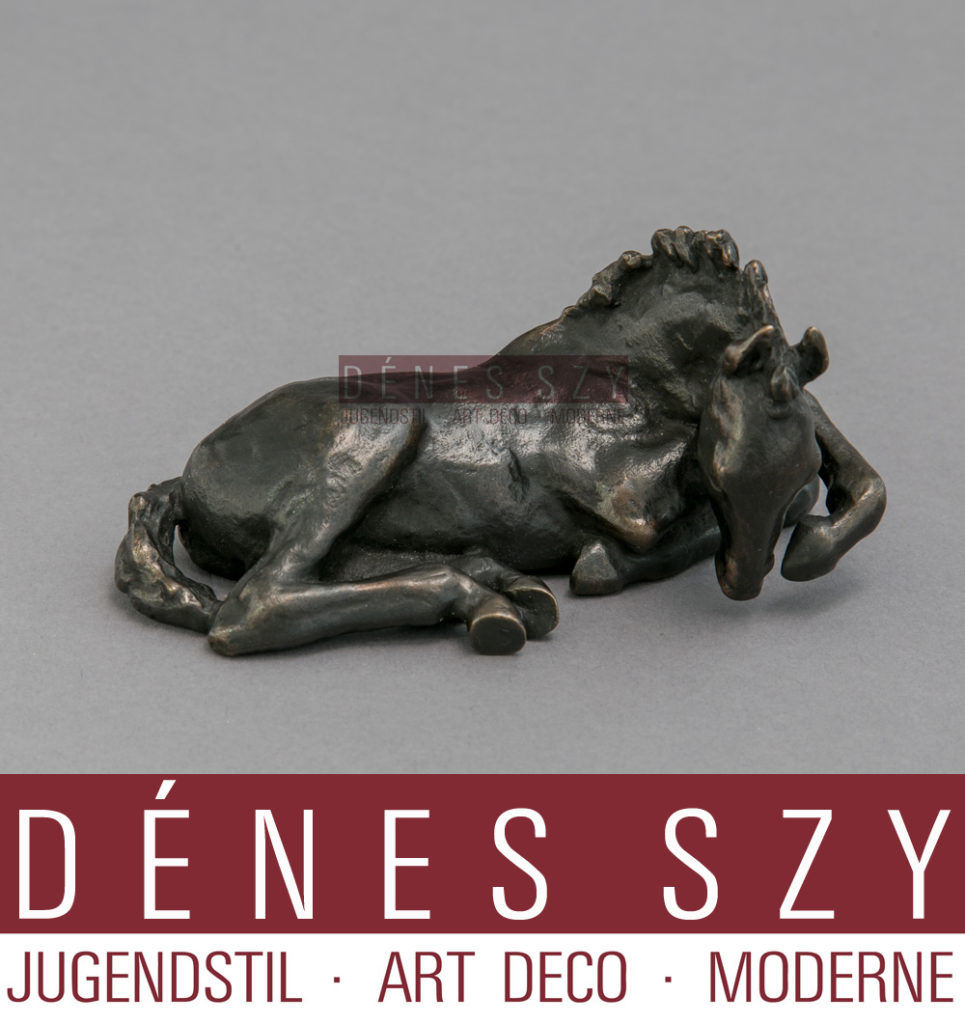 Renée Sinténis, Sculpteur berlinois (1888 - 1965 Berlin), POULAIN COUCHÉ, Figurine en bronze, Conception : Renée Sintenis 1928, Marque de fonderie Noack Berlin