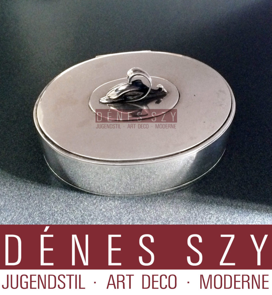 Boîte à bijoux pyramide en argent Georg Jensen 150 G