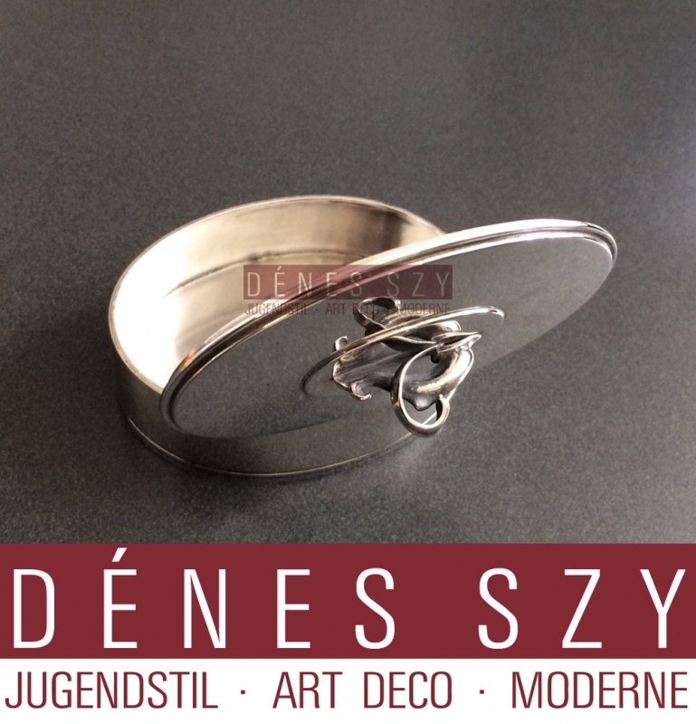 Boîte à bijoux pyramide en argent Georg Jensen 150 G