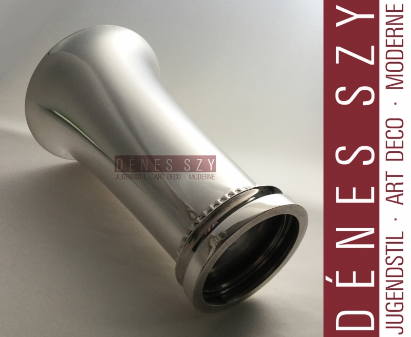 grand vase # 589, Pyramide à motif, Conception: Haral Nielsen vers 1930, Exécution: Georg Jensen, argent sterling, Copenhague 1933-44 Danemark, ARGENT STERLING