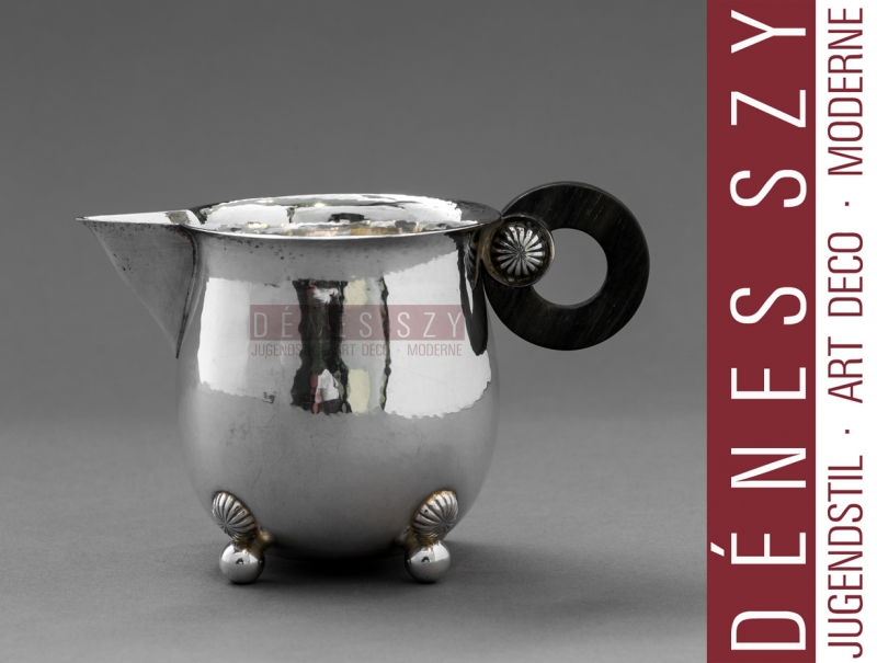 Servizio da tè/caffè in cinque pezzi con vassoio, Design: Paula Straus, Esecuzione: P. Bruckmann and Sons, Heilbronn, Germania ca. 1930