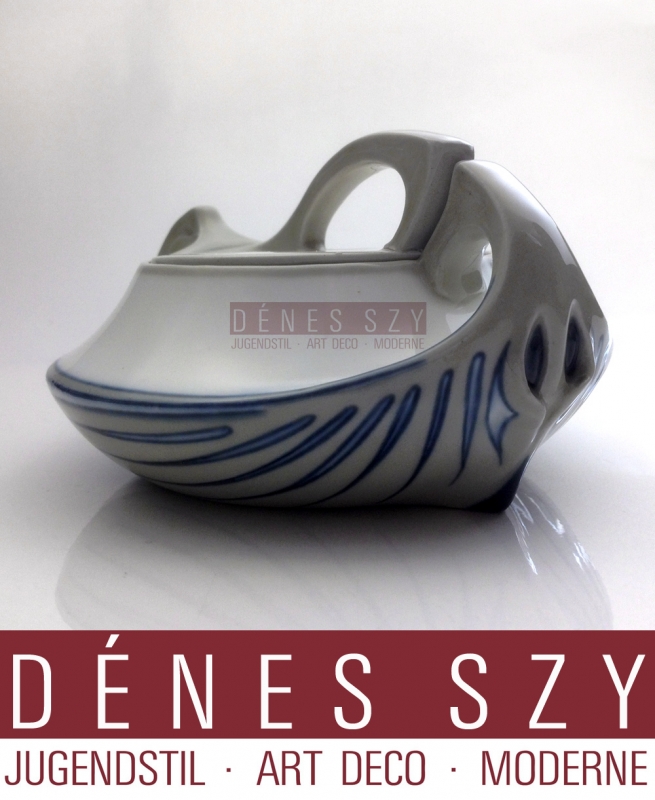 Meissen German Art Nouveaus porcelain sugar box by O. E. Voigt