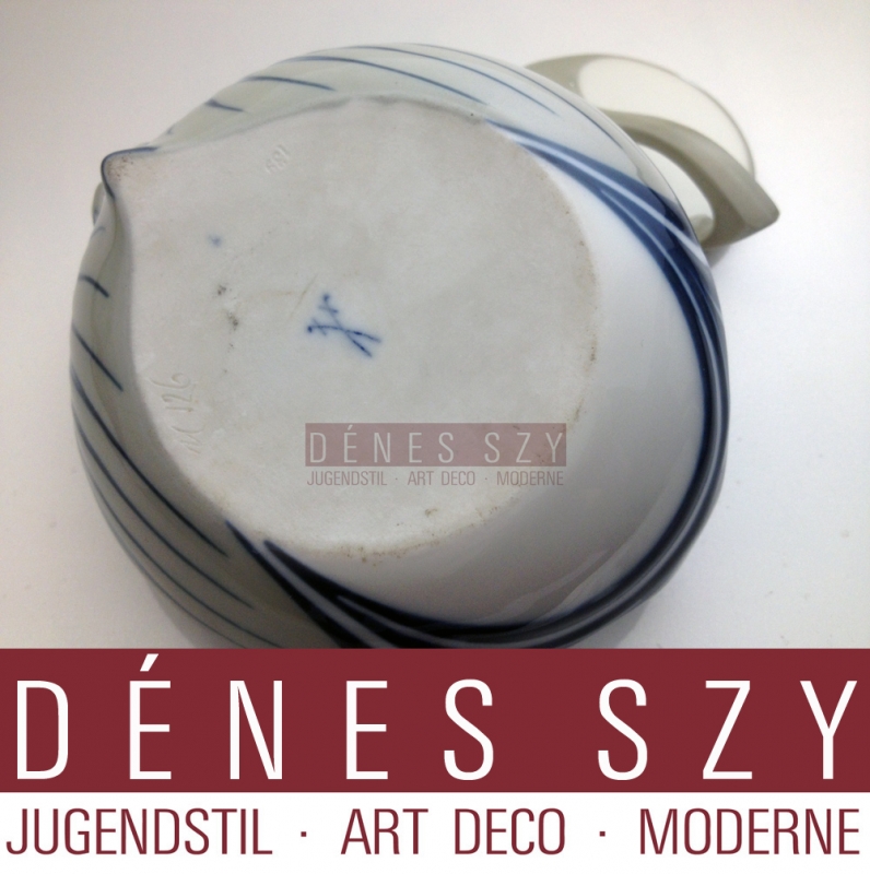 Meissen German Art Nouveaus porcelain sugar box by O. E. Voigt