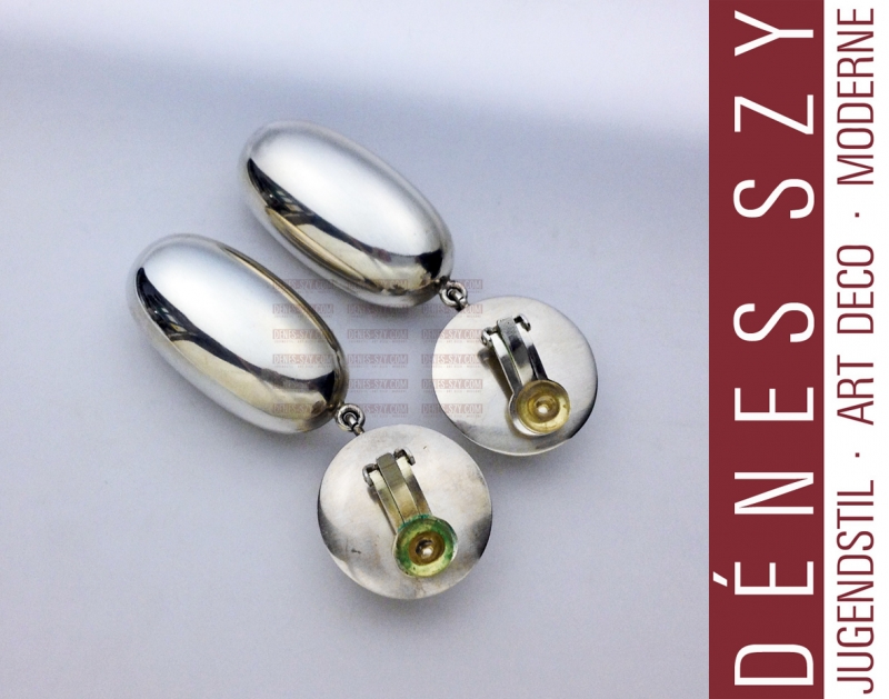 PAIRE DE CLIPS D'OREILLES # 483. Bijoux design danois, fait main, Exécution: les orfèvres Georg Jensen, Copenhague 20e siècle. Argent sterling, argent, SOLV