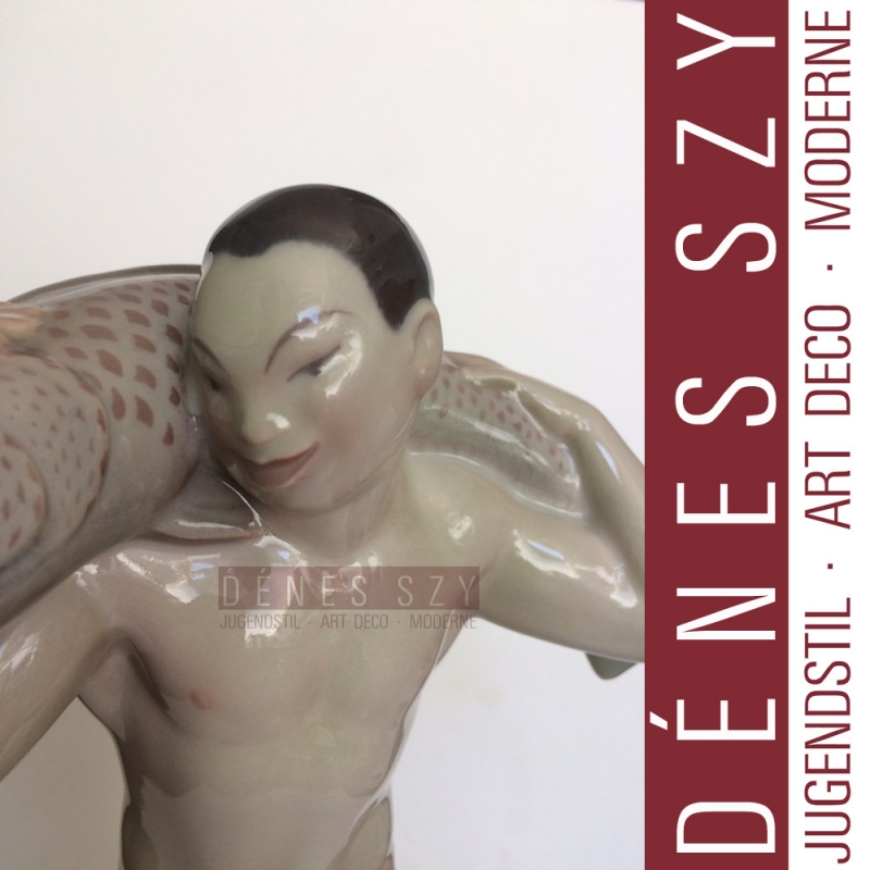 JAPONAIS portant un poisson, sculpture en porcelaine, Art Nouveau Cortège nuptial KPM Berlin